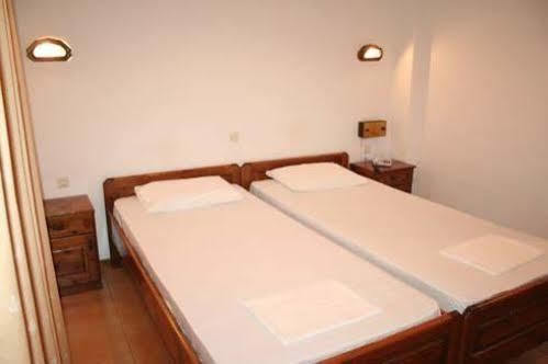 Vicky Rooms & Apartments ลีเมนาส ภายนอก รูปภาพ